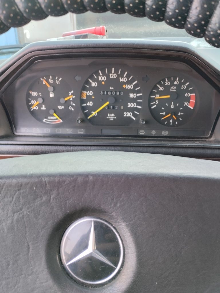 Мерседес 124W 1990г