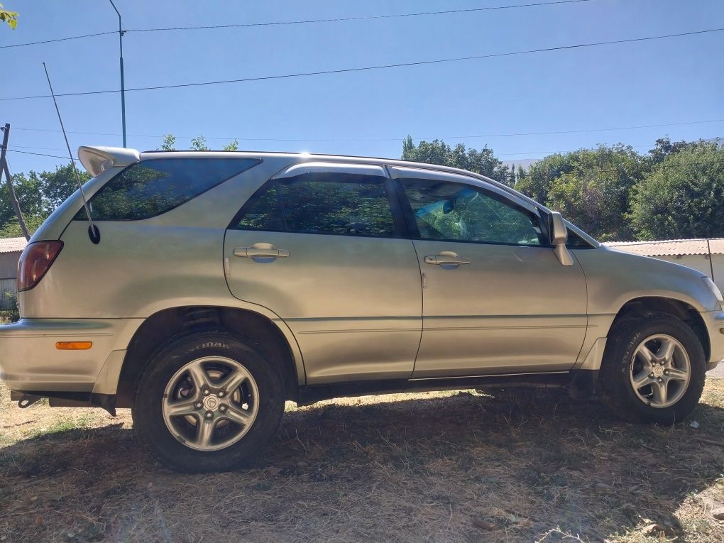 Лексус РХ 300. Год 2001