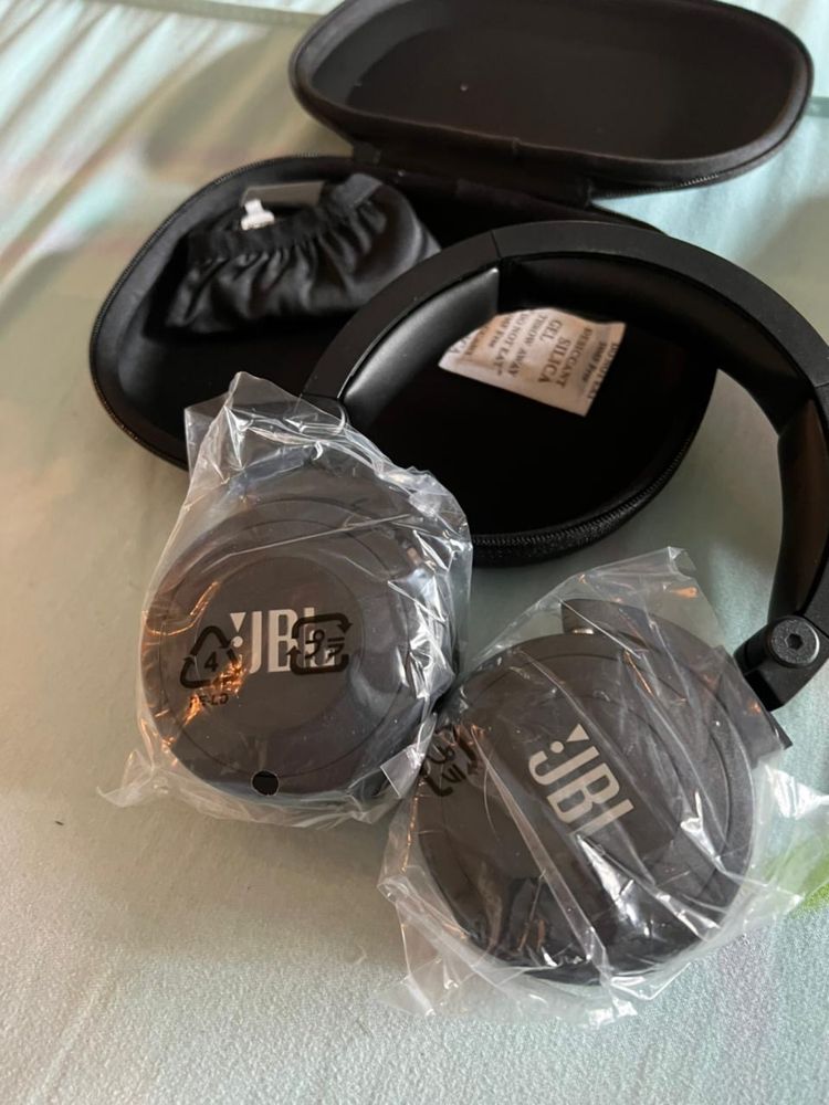 Продам наушники jbl