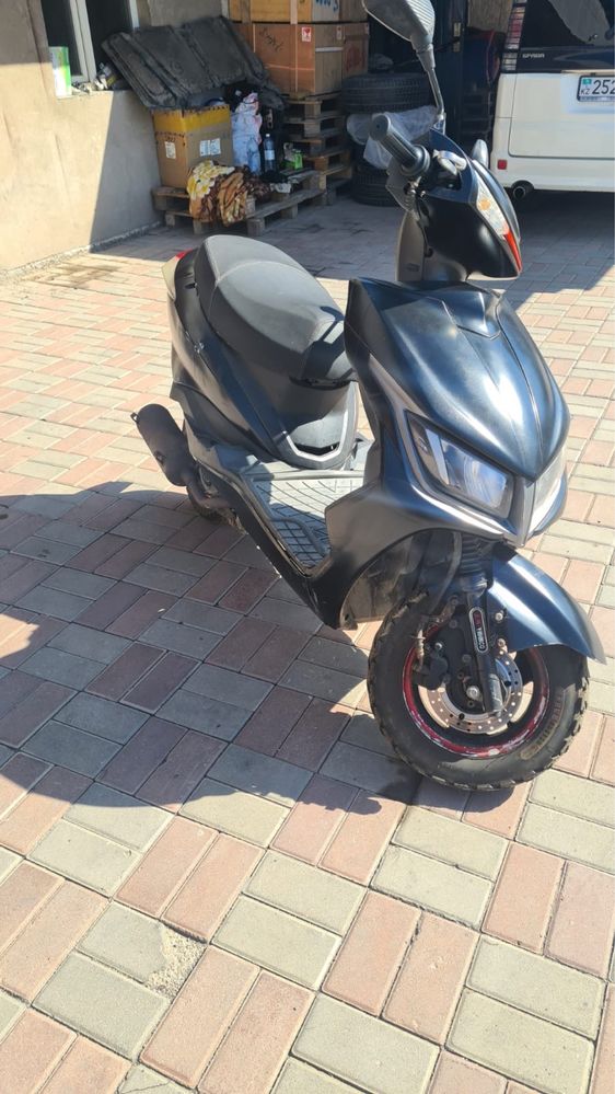 Продам! Срочно! Скутер!