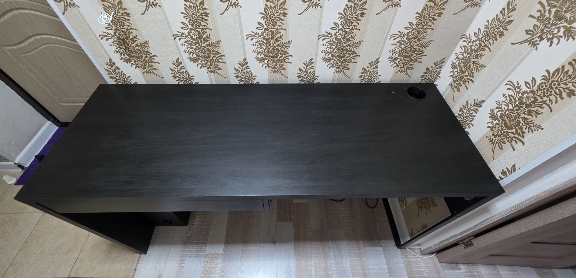 Продам стол ikea micke