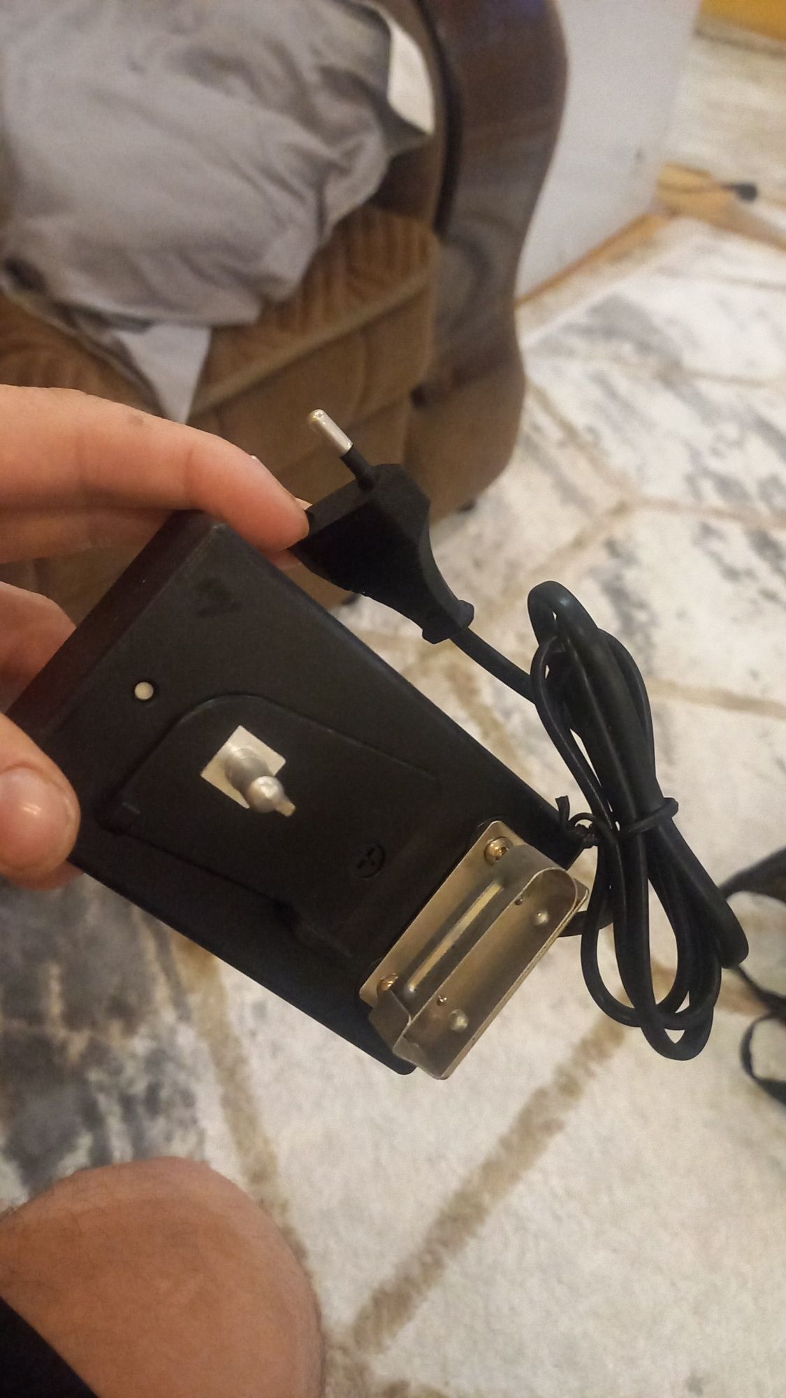 Продам шахтерский фонарь в комплекте зарядное устройство 220В, налобни