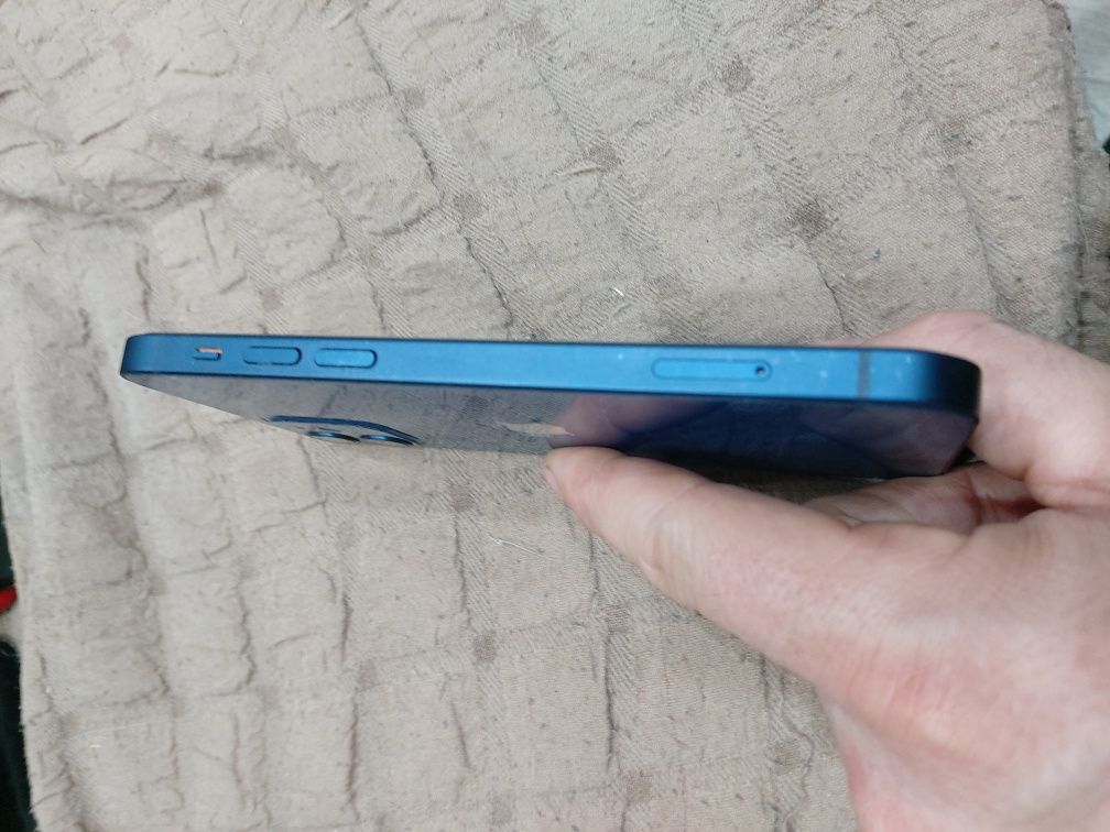 Продам Айфон iPhone 12 128gb