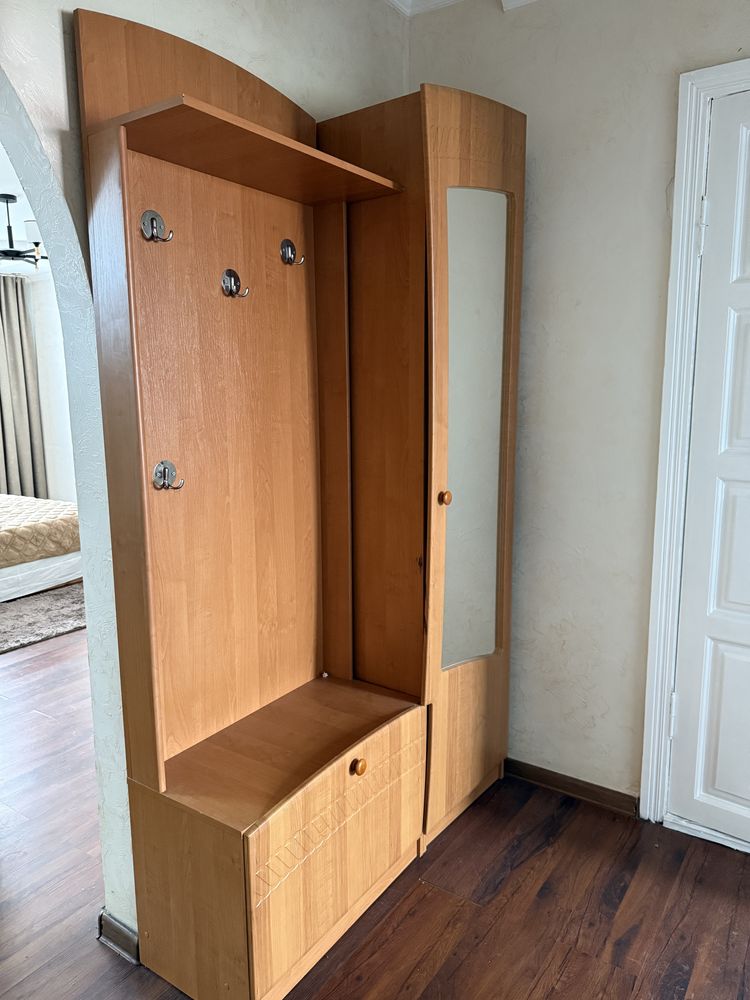 Продам шкаф в прихожую