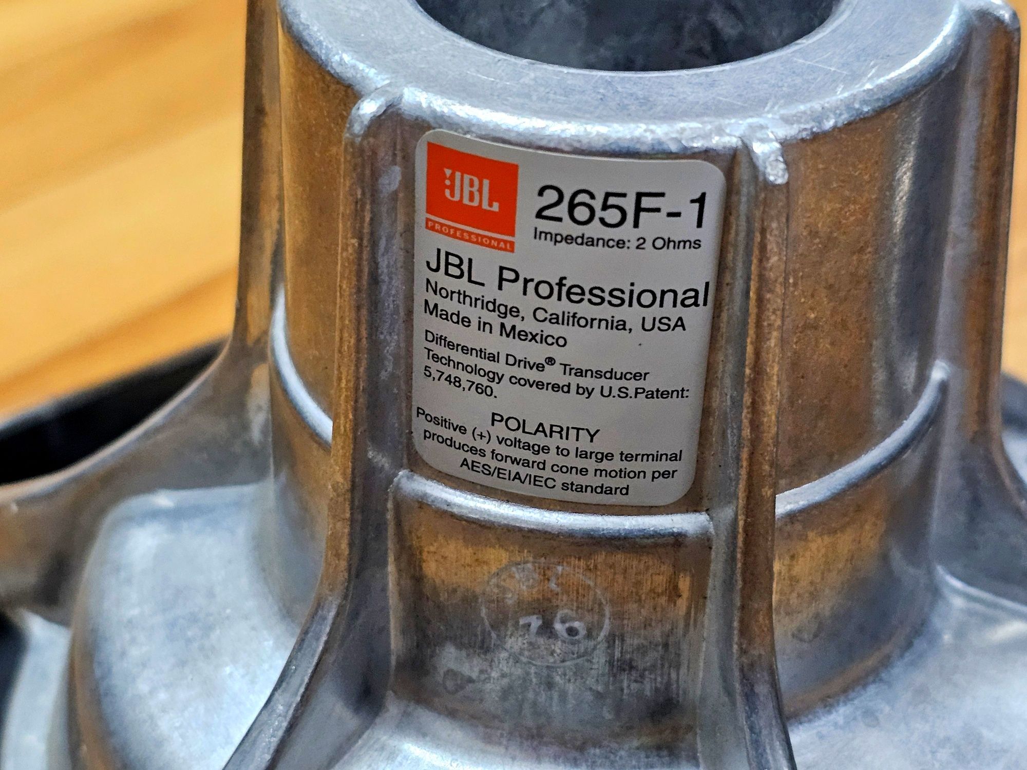 15-дюймовые неодимовые динамики JBL 265F-1