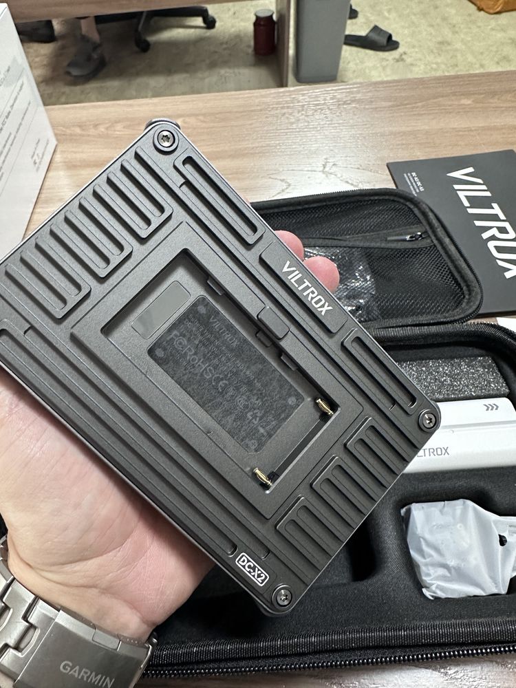 Накамерный монитор Viltrox DC-X2