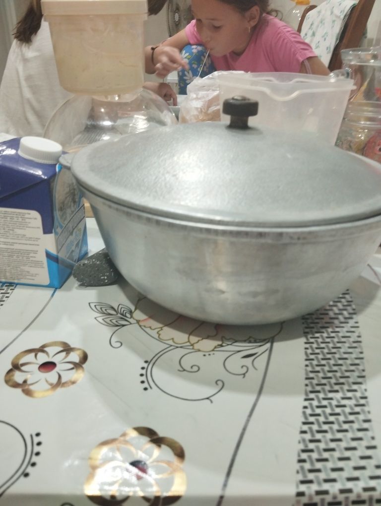 Казан советский чугунный