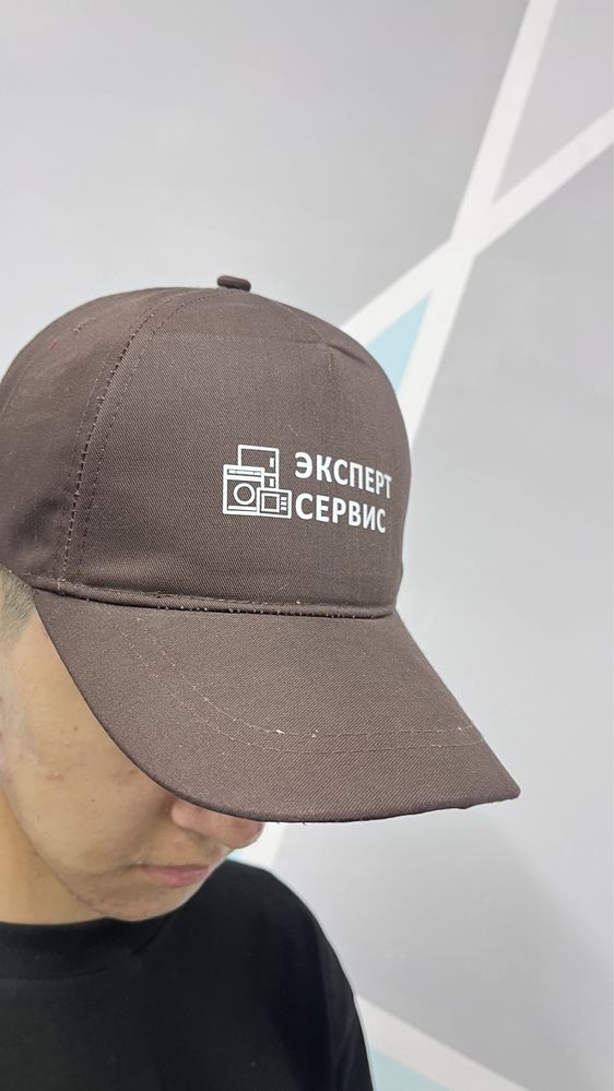 Нанесение логотипа на кепки, брендирование бейсболок