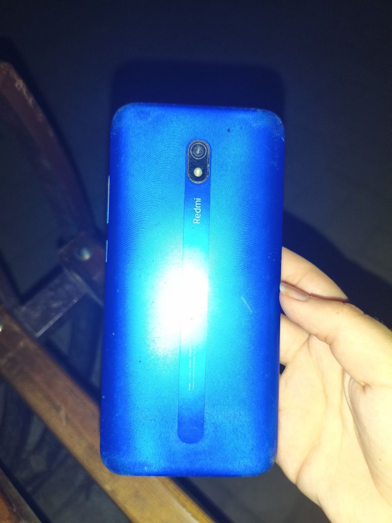 продаю телефон Xiaomi redmi8A