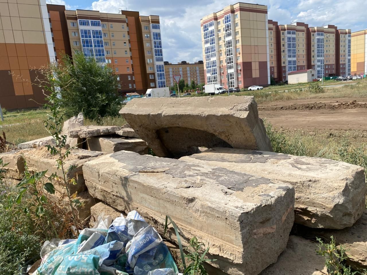 Продам крышка туалета,плиты ,будь камень фунндамент