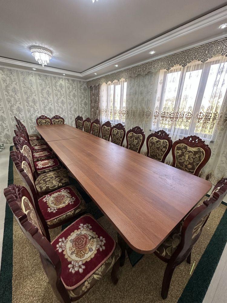 Стол б/у для зала с 20 стульями