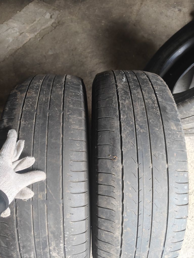 Продам резину DUNLOP SP SPORT MSXX D50на рав4