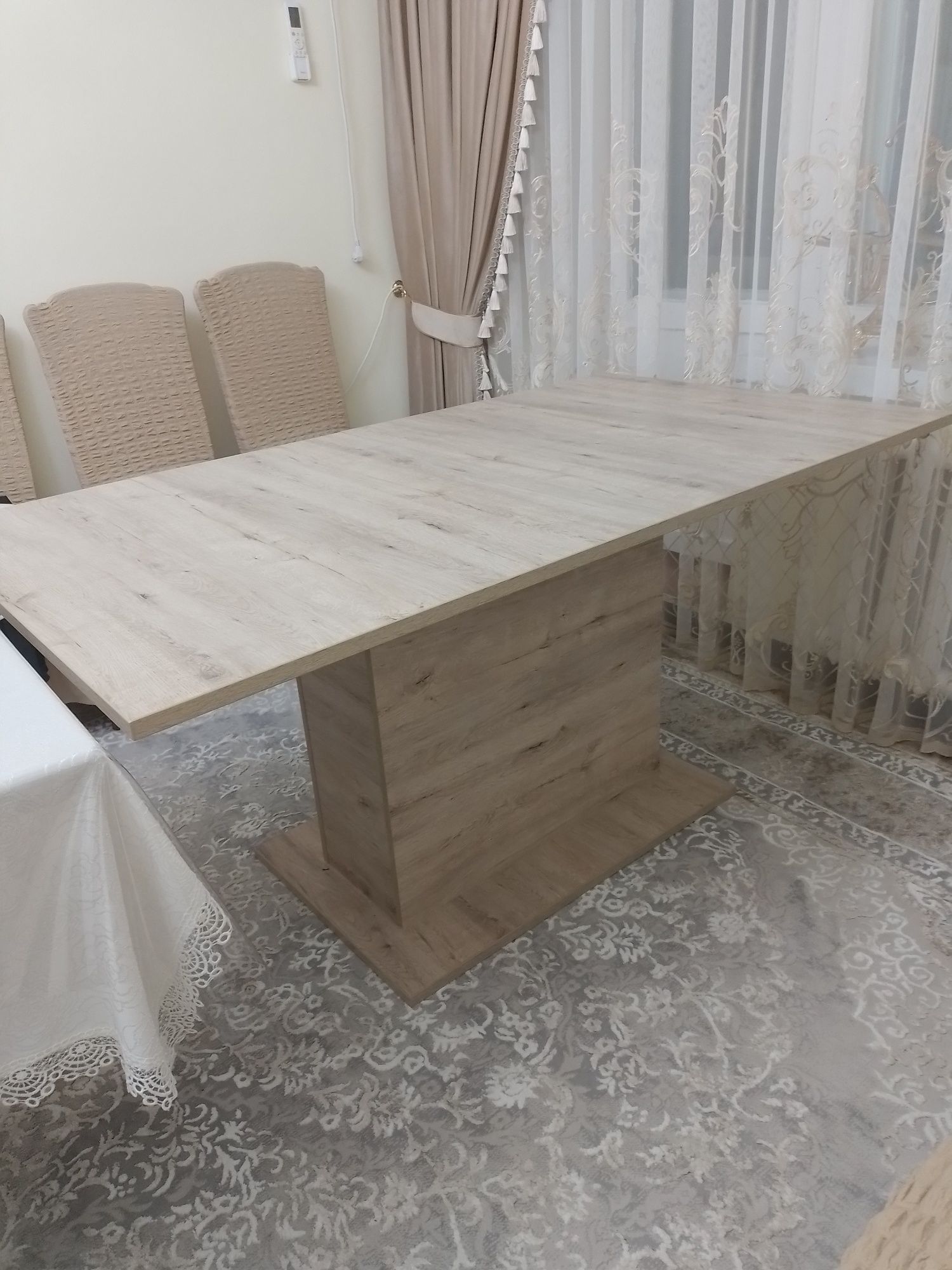 2-стол сатлуда сапасы жоғарғы денгейде, екі столдың бағасы жазылған .