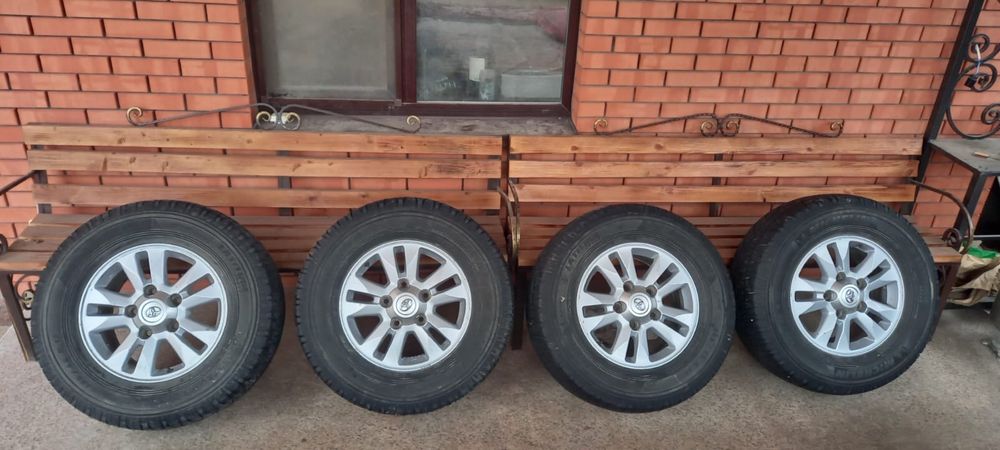 Покрышки с дисками.