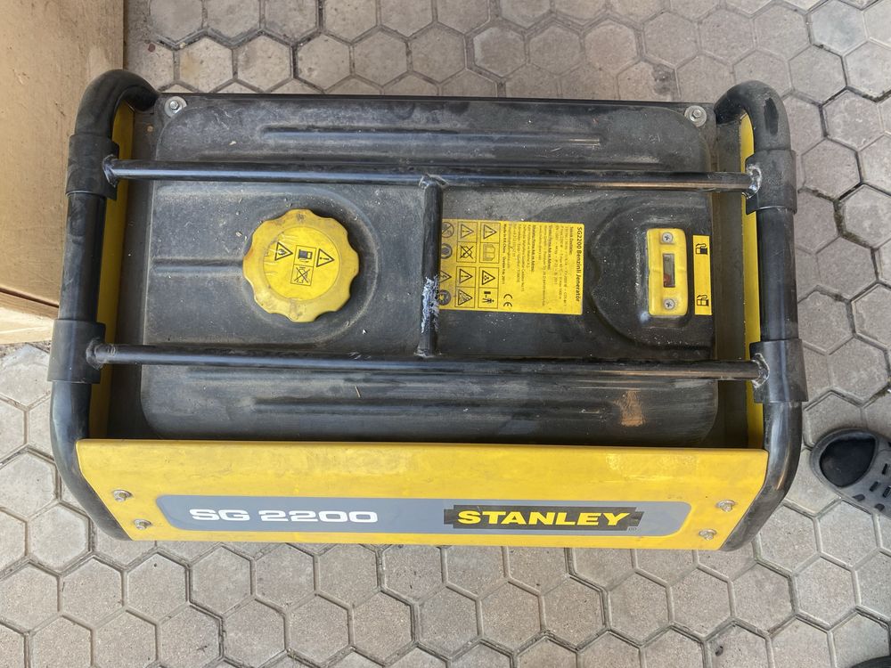 Генератор Stanley SG 2200 — почти новый, 2.2 кВт, бензиновый