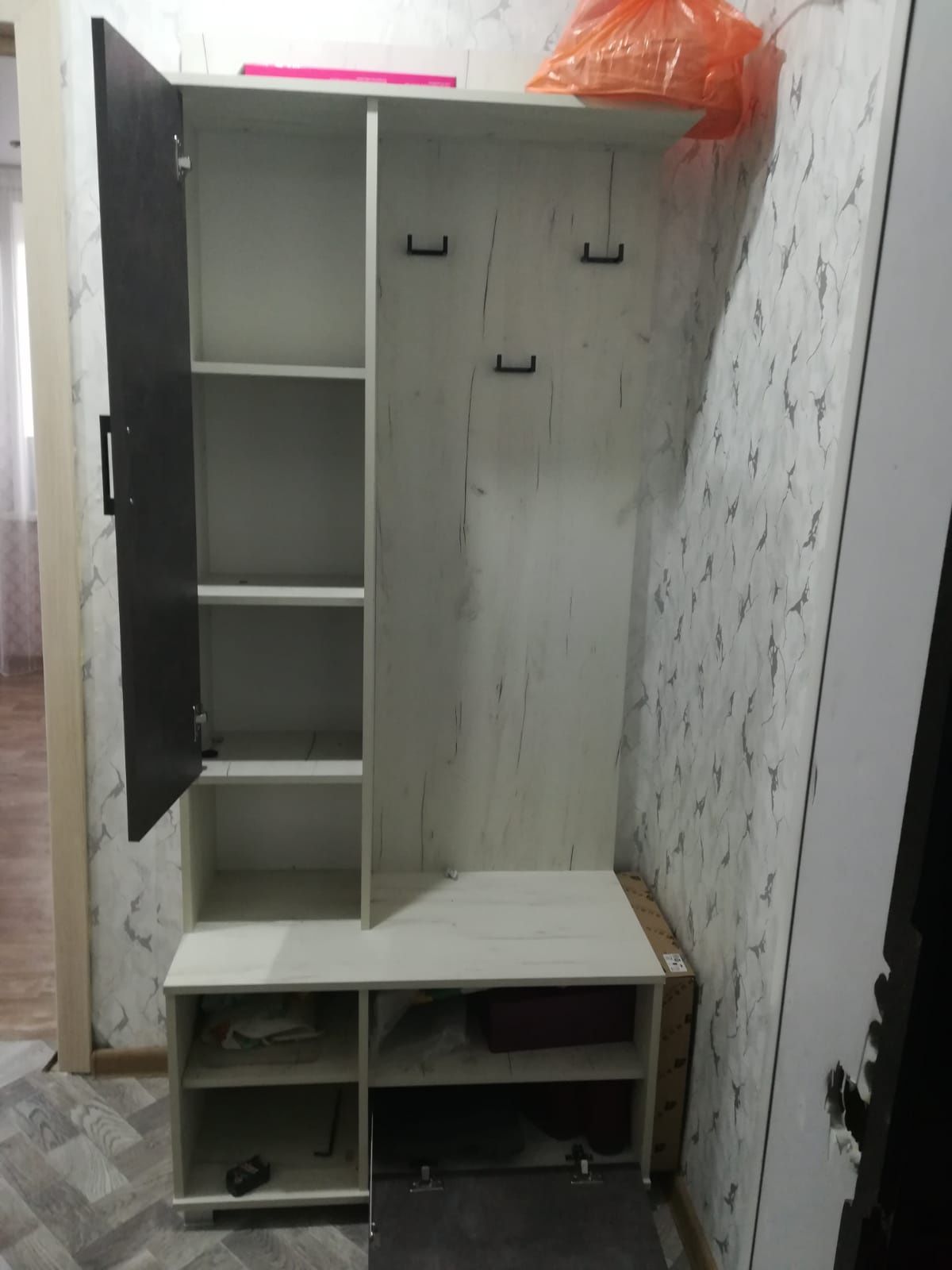 Продам прихожую  б/у в хорошем состоянии