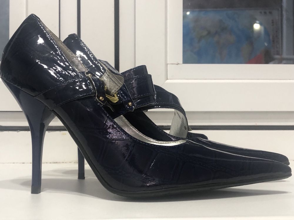 Женские туфли. Продам. Новые. На каблуке. Колодка удобная.