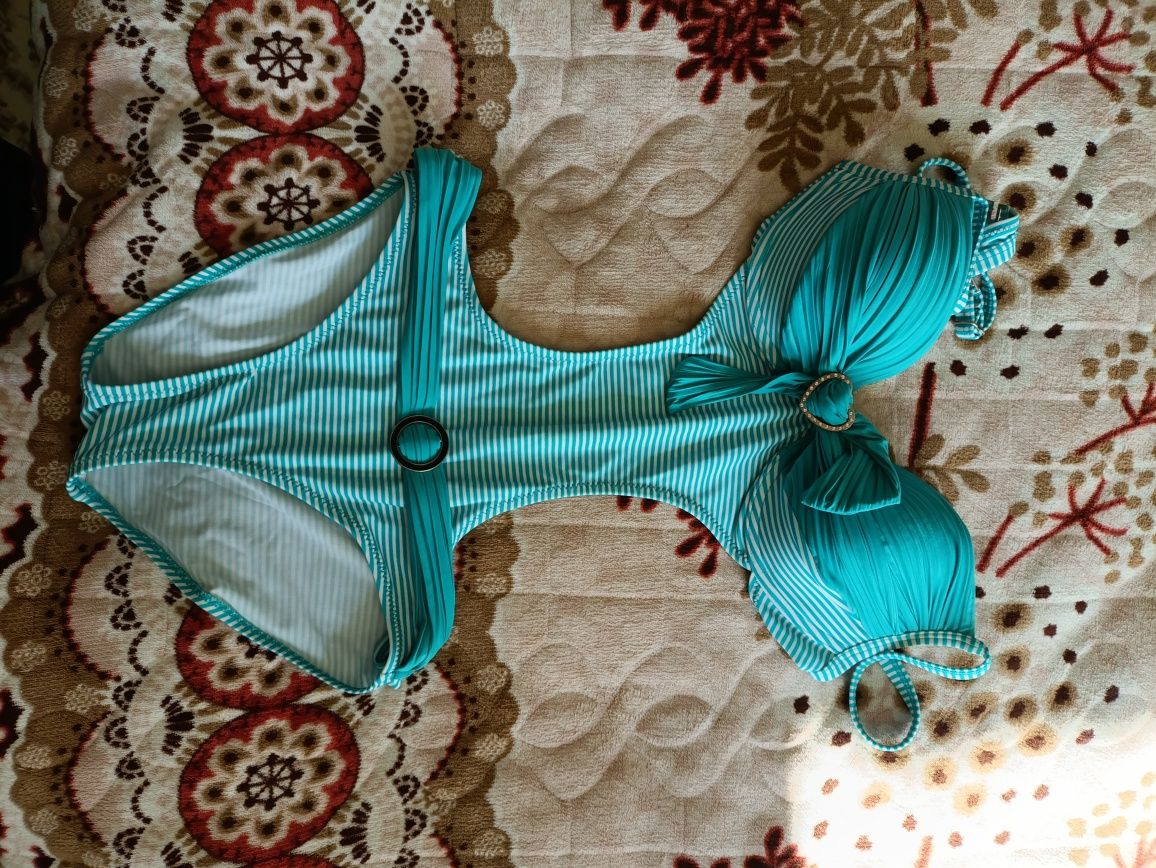 Продам купальник