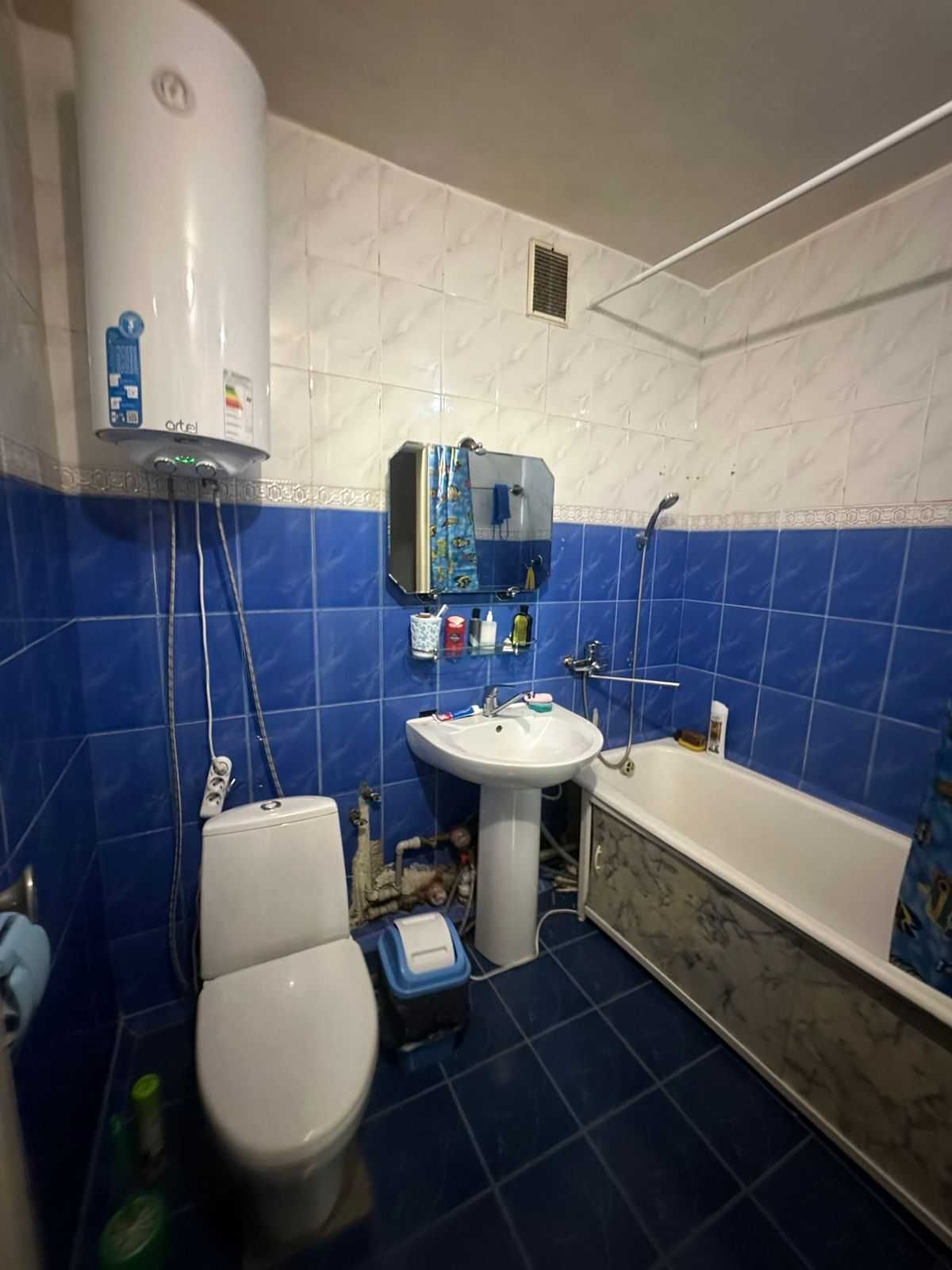Продам 4х комн. квартиру переделанную в 3х на 3 микрорайоне в 9 доме.