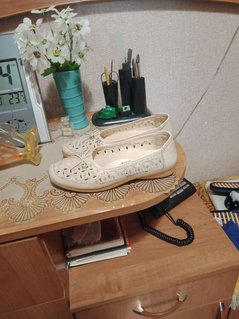 Лёгкие летние туфли светлые