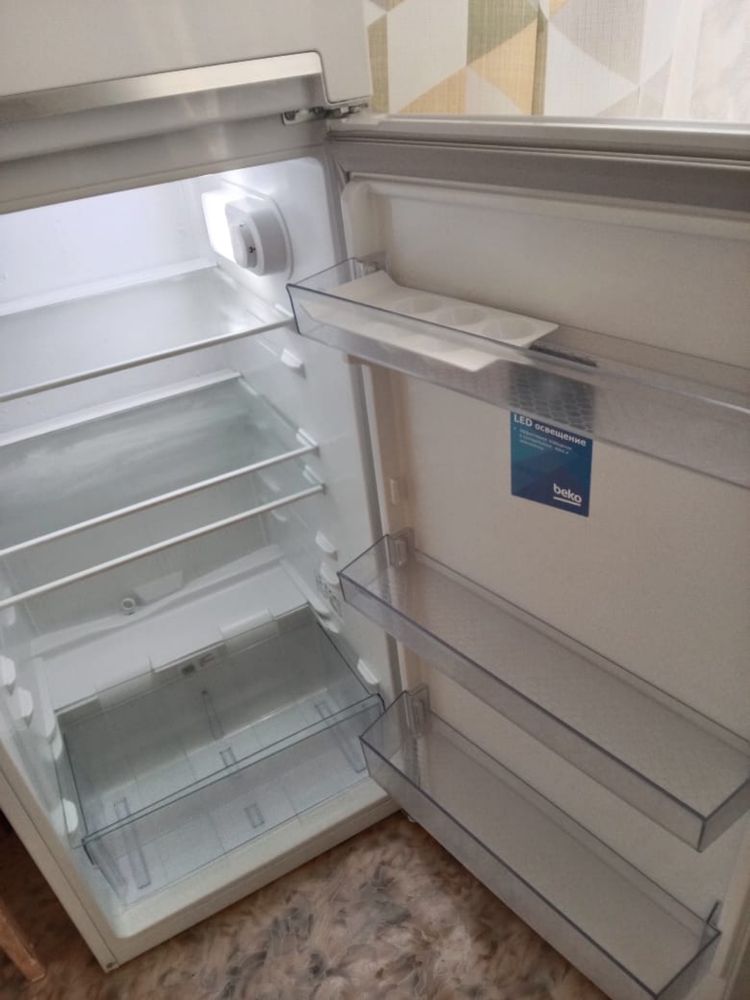 Продаю холодильник, срок использования год. В отличном состоянии