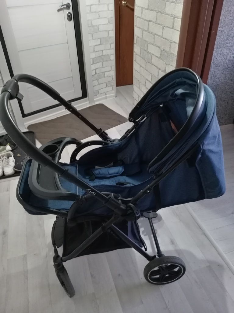 Продам коляску 10000 тнг