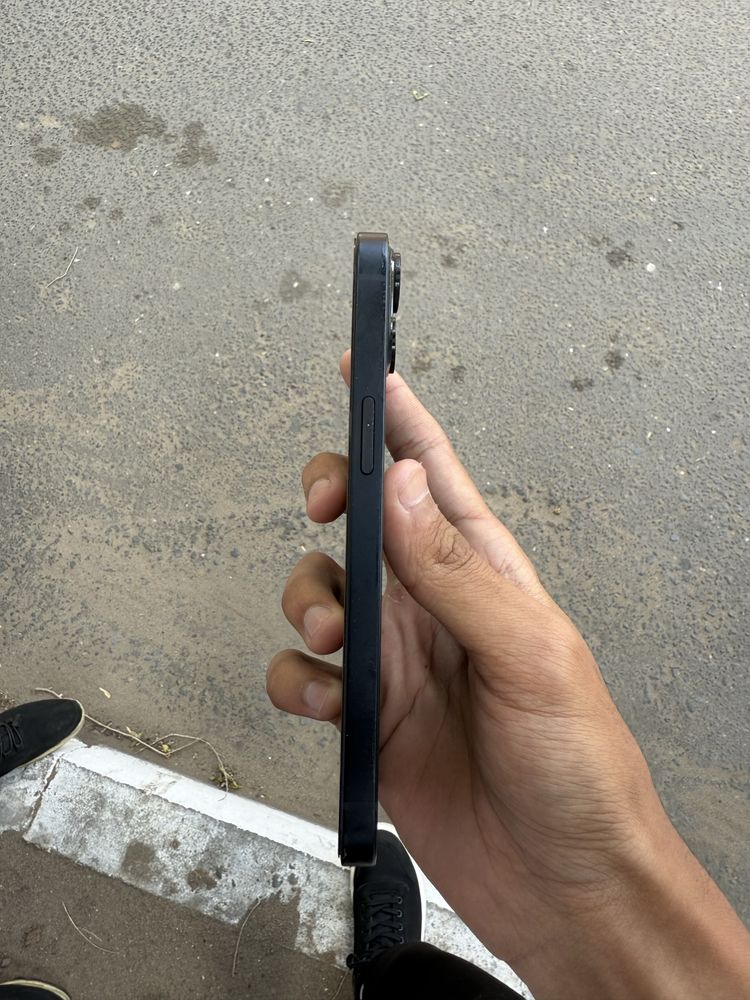 Продам Айфон 13