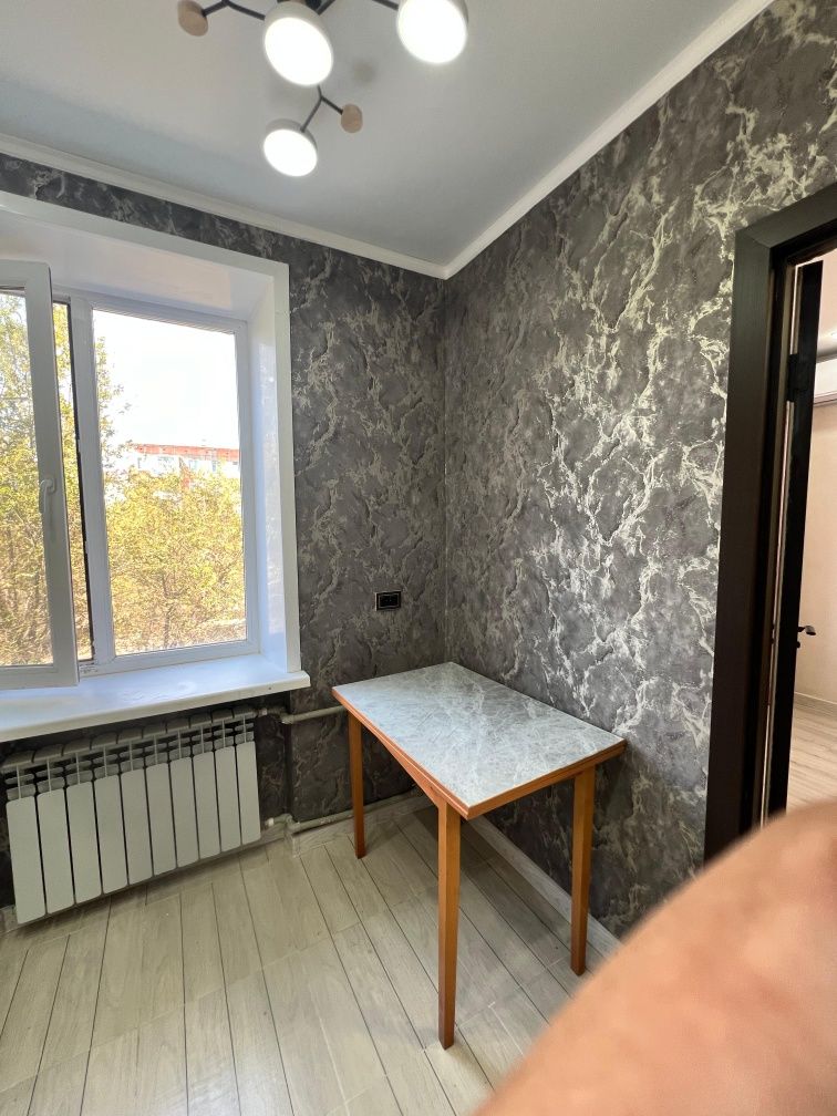 Продаётся 1 комнатная квартира в центре.