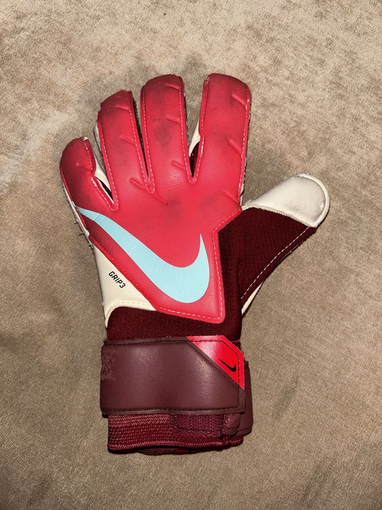 Вратарские перчатки nike grip 3, почти новые — 5 000₸