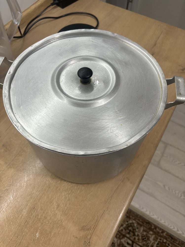 Продам кастрюля 5л -2500т