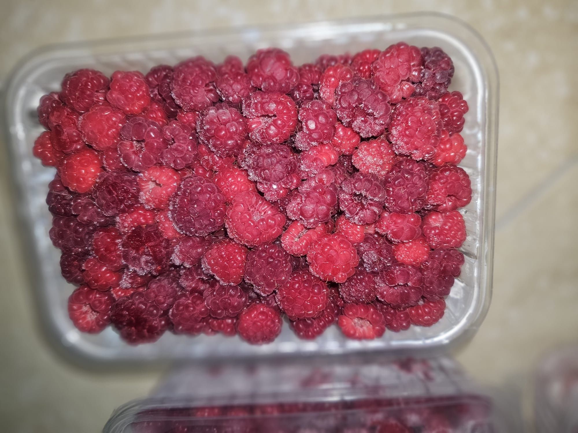 Малина горная домашняя не мытая собранная аккуратно чисто деликатно