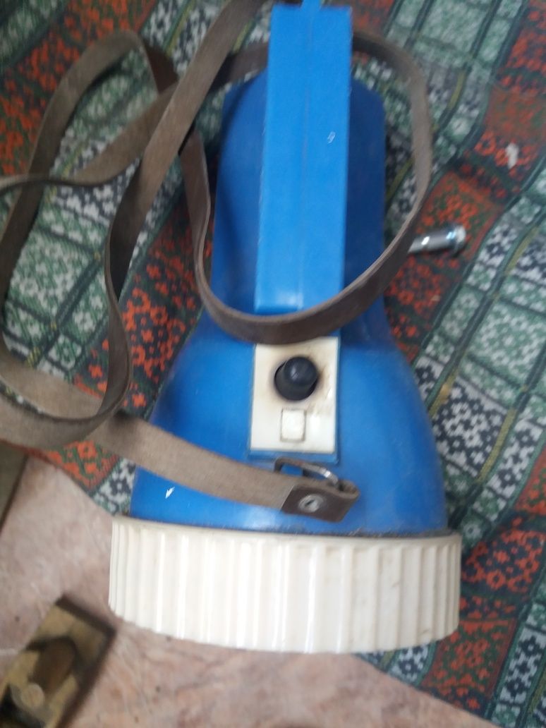 продам отличный мощный фонарик