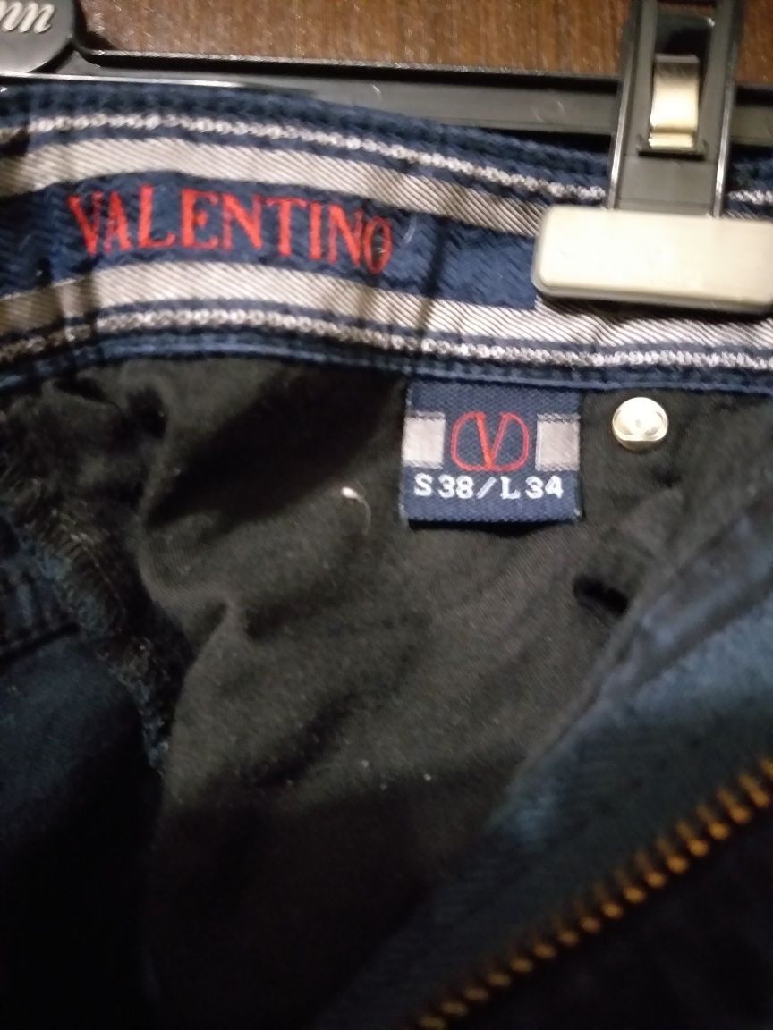 Брендовые джинсы от Valentino