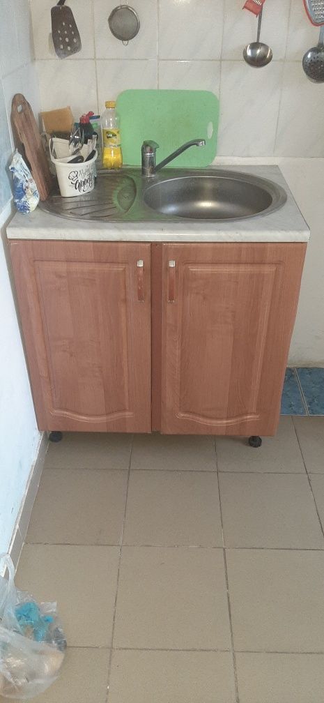 Кухонные шкафы верхний и нижний