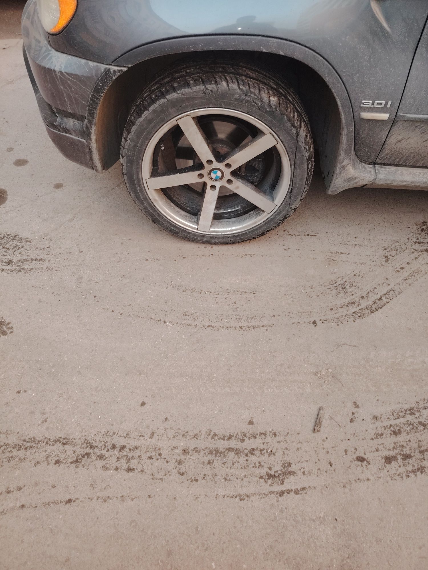 Продам шины с дисками для BMW X5 E53  275/40 r20 перед, 315/35r20 задн