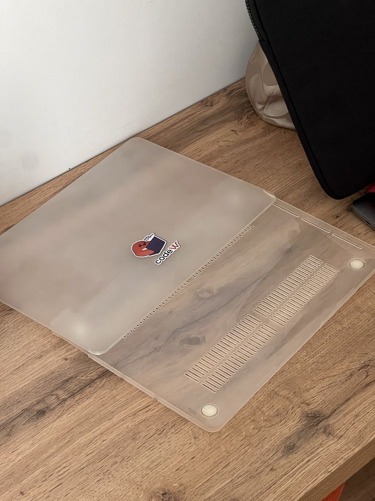Чехол на Macbook