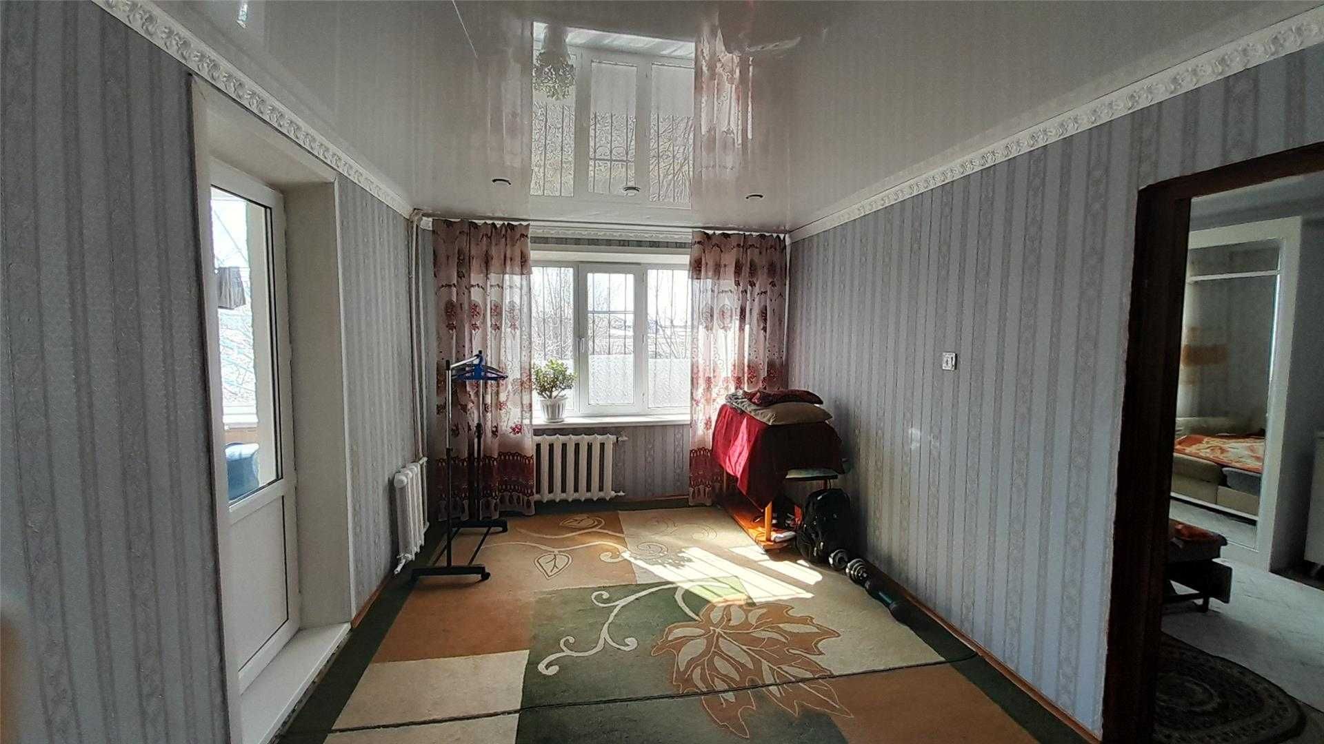 Продам 4 комн квартиру на 8 мкр на 1эт/9 эт