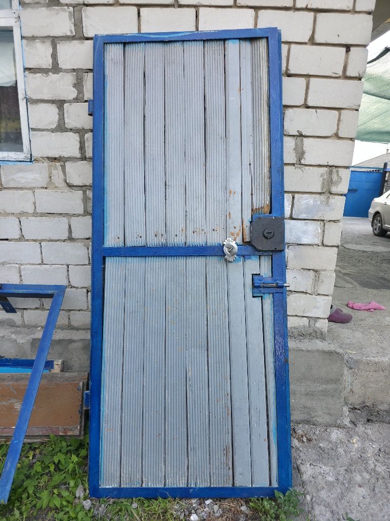Продам входную дверь