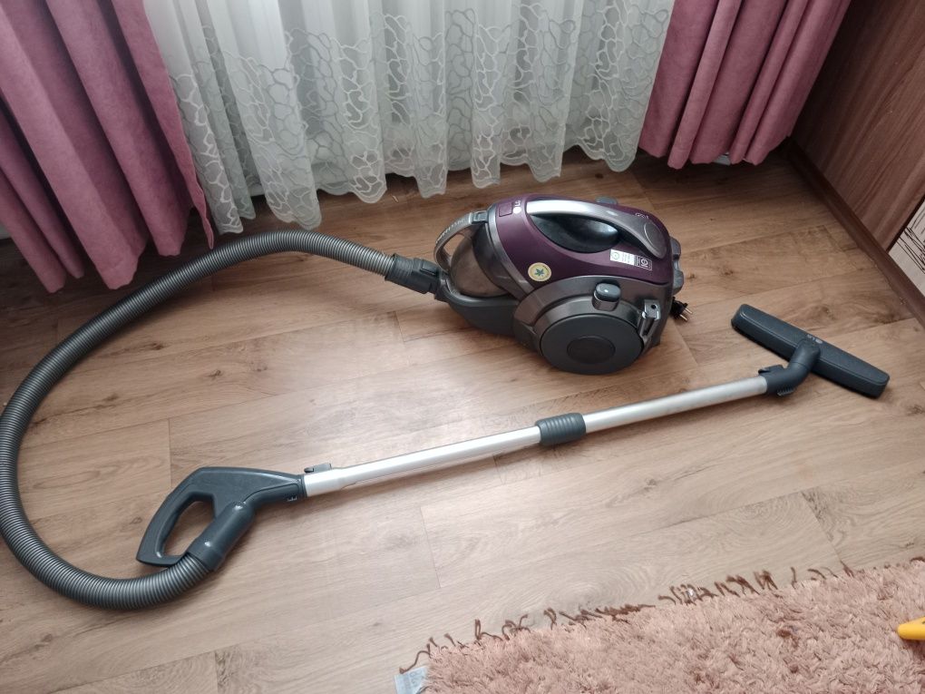 Продам пылесос LG.