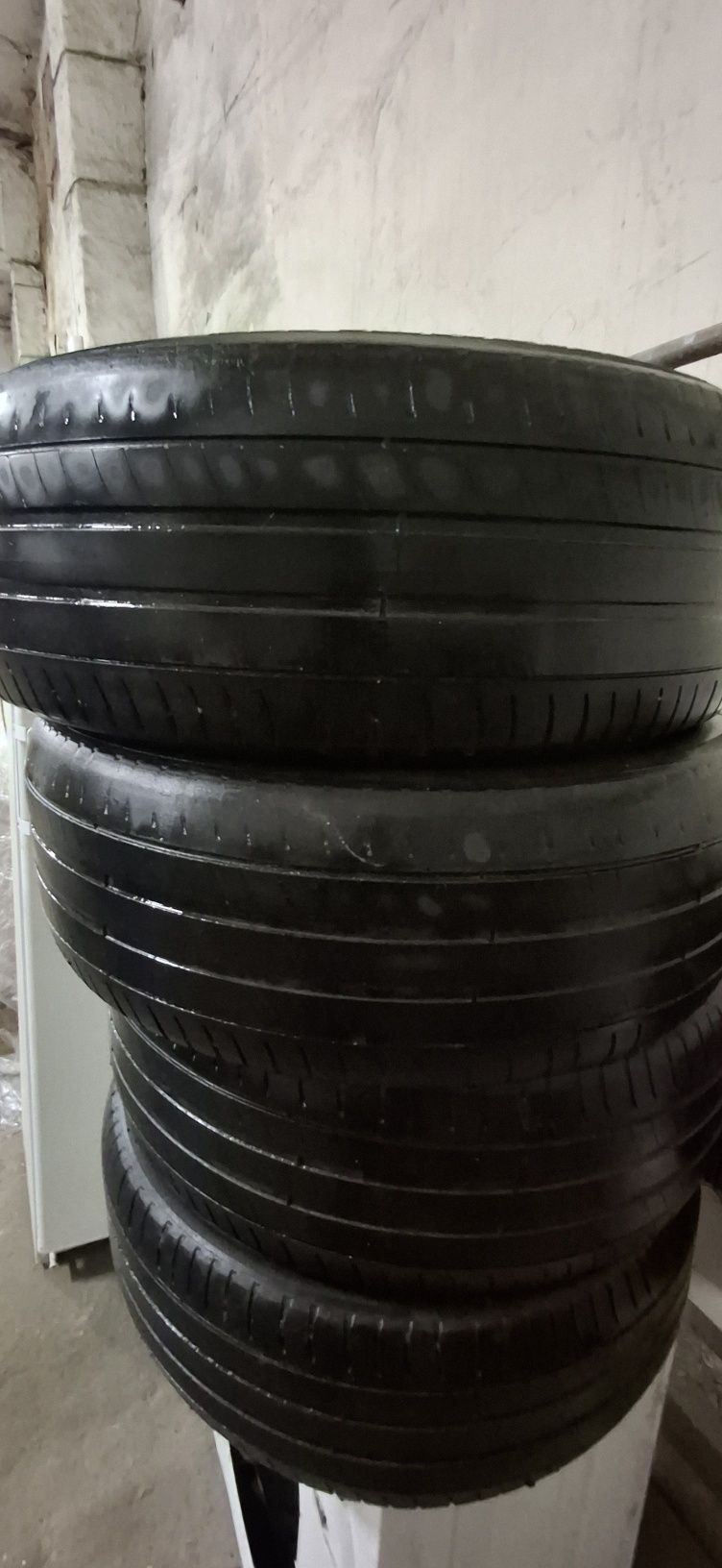 Продам летний комплект  шин  мишлен 215/55R17  98 w
