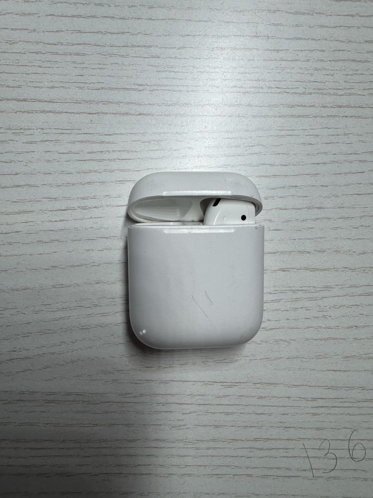 Airpods 1 поколения