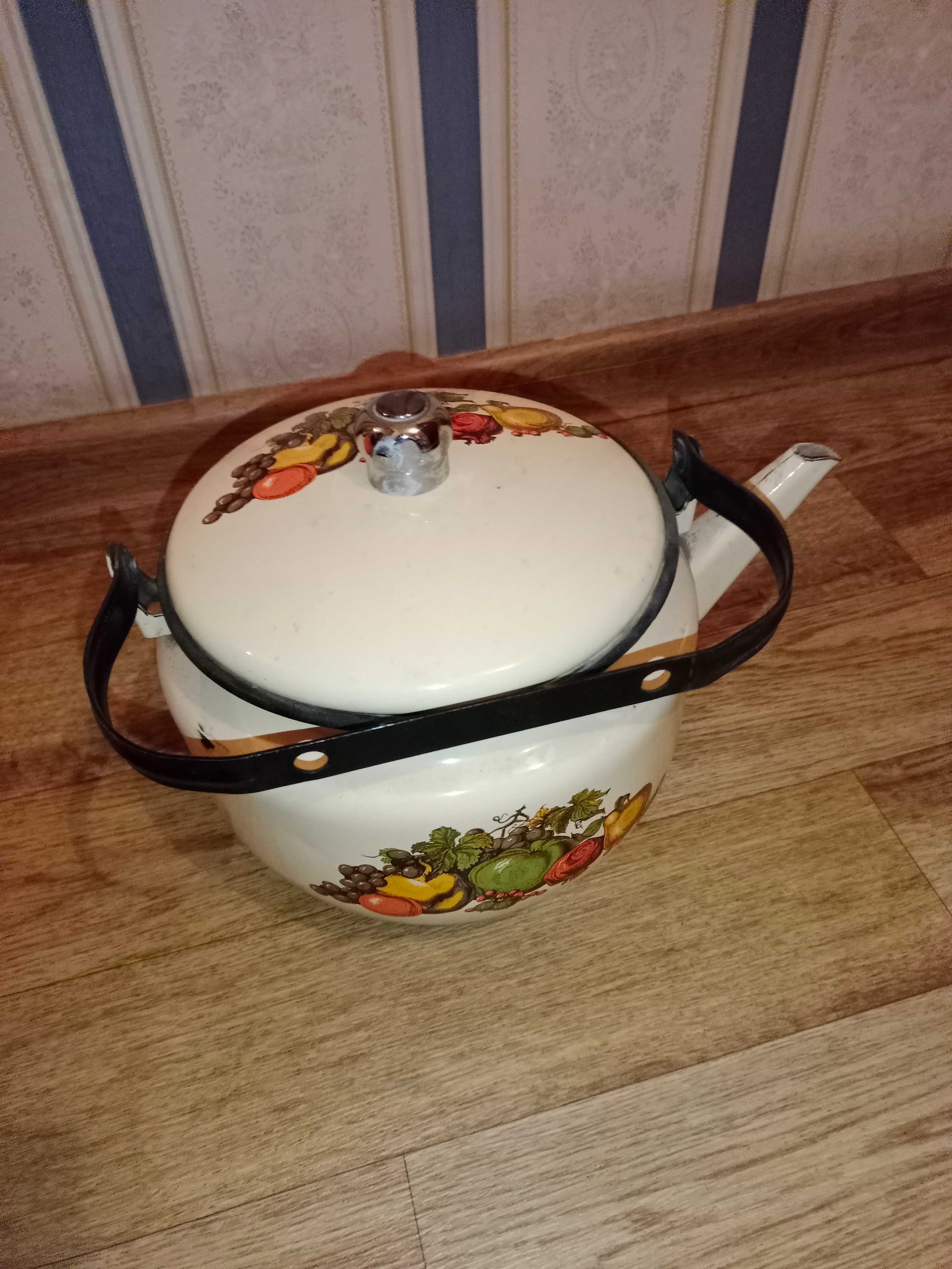 Продам чайники на 3 л в хорошем состоянии