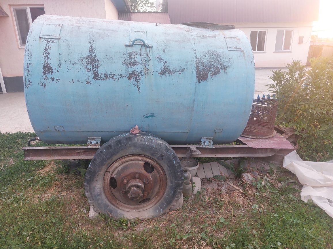 Продам Цестерну с колёсами в хорошем состоянии