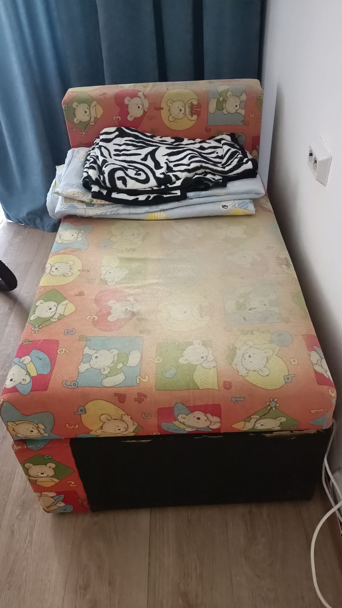 Отдам детский диван