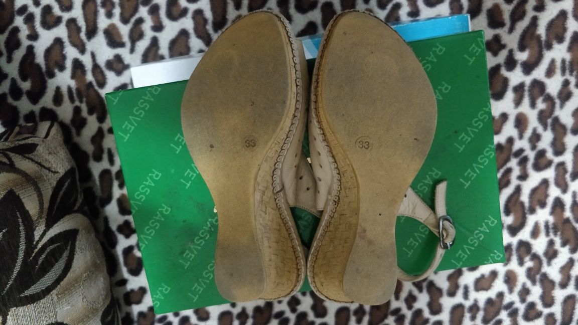 Продам женские босоножки