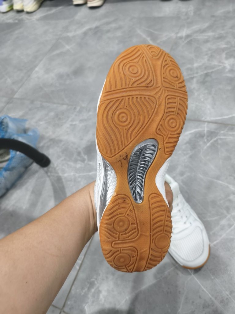 Кроссовки Asics  почти новые