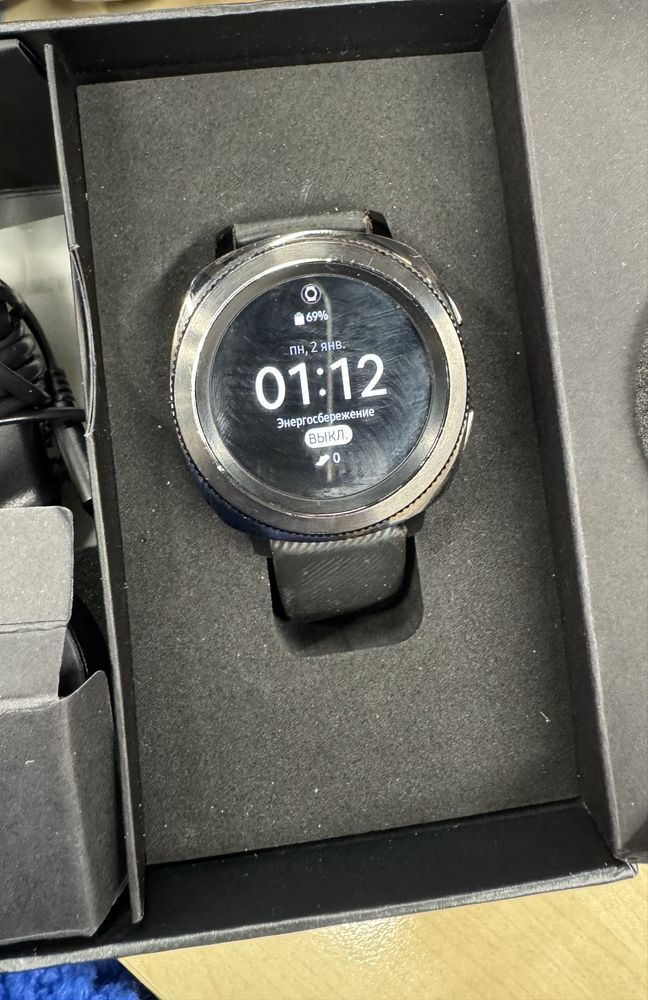 Смарт-часы Samsung Gear Sport черный
