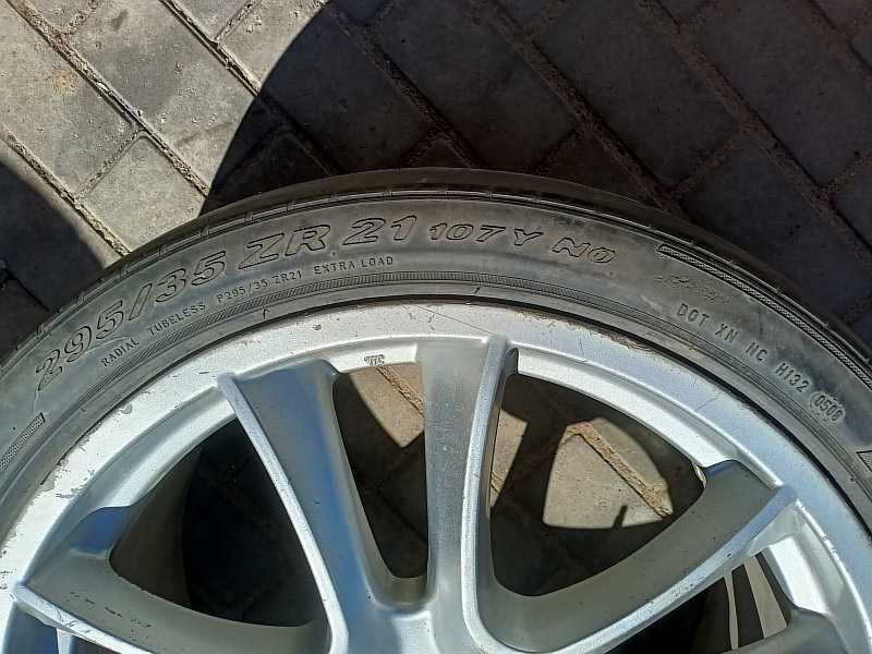 ОДНА шина 295/35 R21 - "Pirelli PZero Rosso" (Великобритания), летняя.