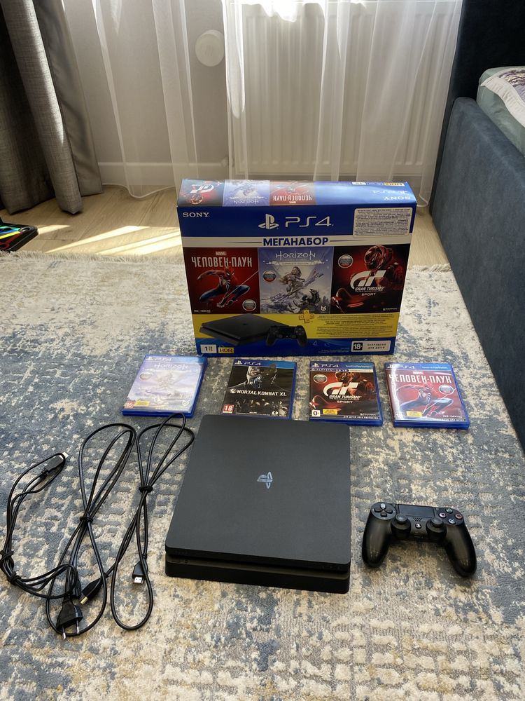 PlayStation 4 Slim 1TB + игры + геймпад — отличное состояние!всё ориг