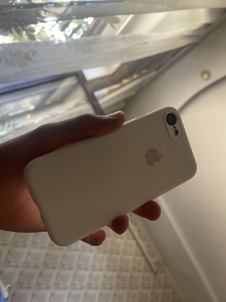 Айфон SE 128gb 2020